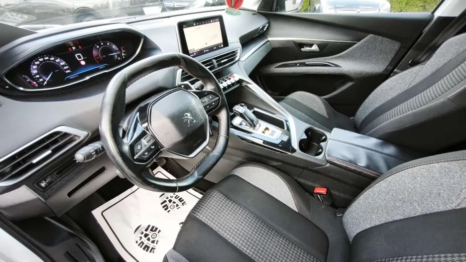 PEUGEOT 5008 -