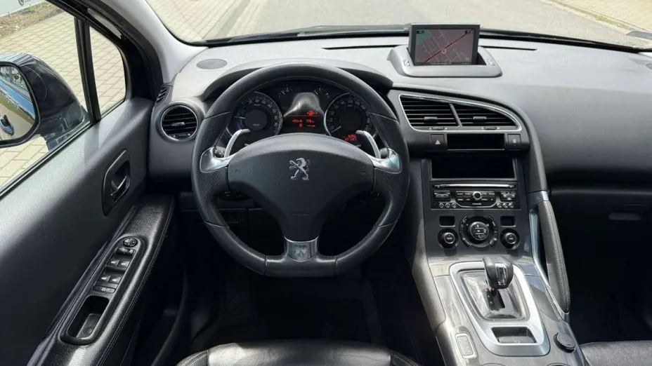 PEUGEOT 3008 -
