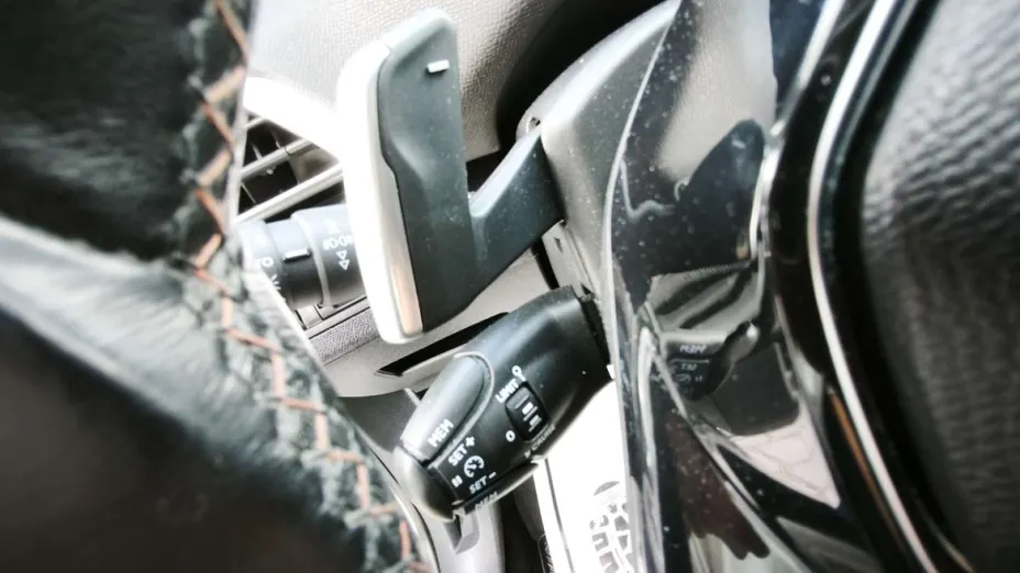 PEUGEOT 5008 -