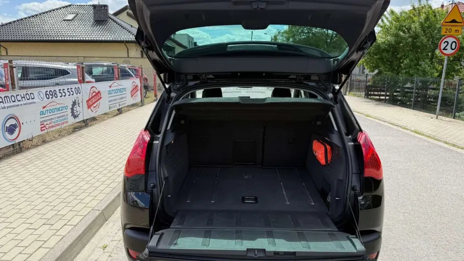 PEUGEOT 3008 -