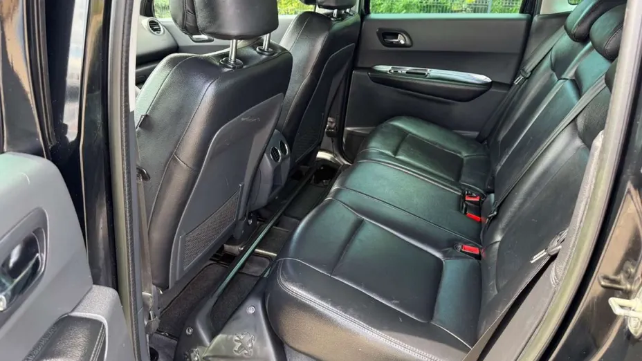 PEUGEOT 3008 -