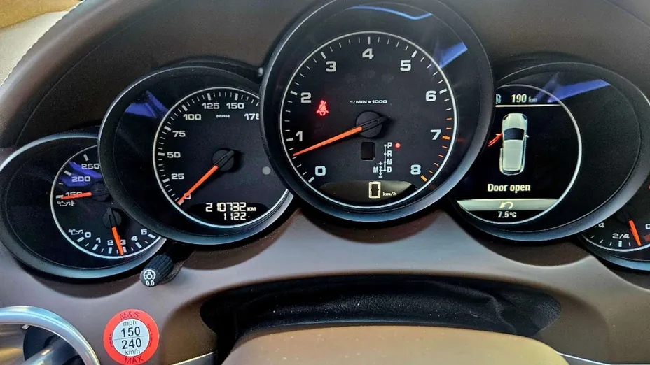 PORSCHE Cayenne -