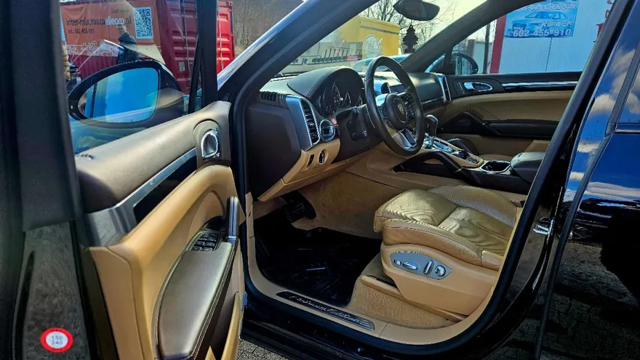 PORSCHE Cayenne -