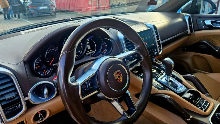 PORSCHE Cayenne -