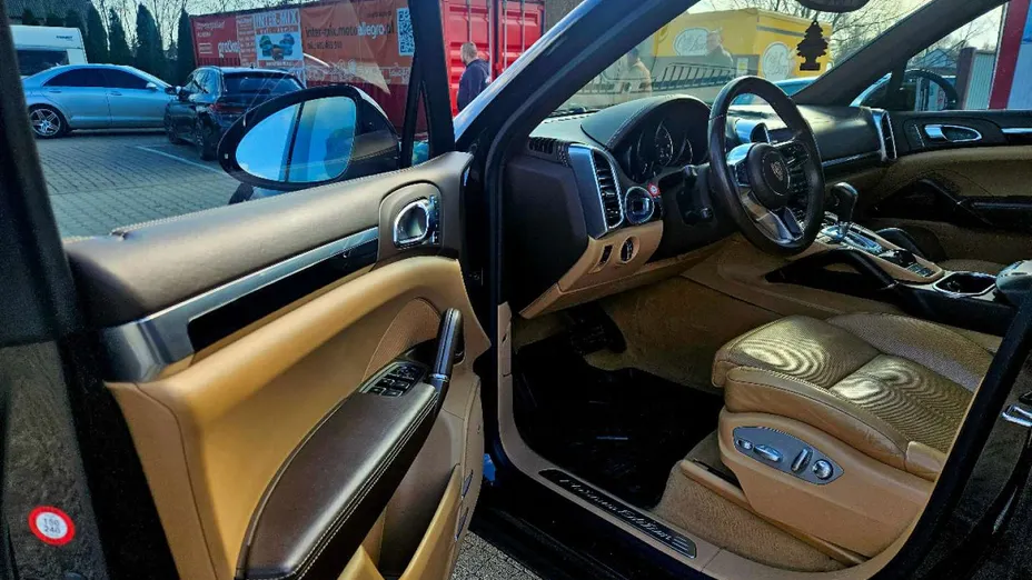 PORSCHE Cayenne -