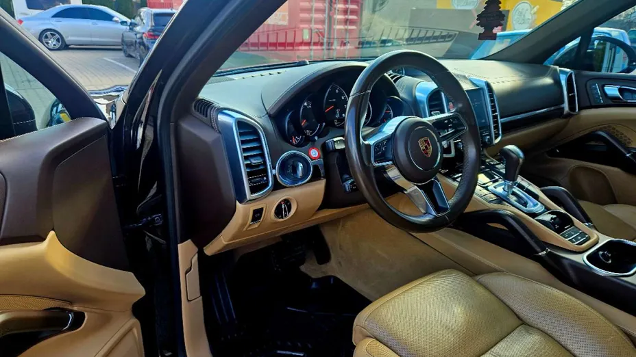 PORSCHE Cayenne -