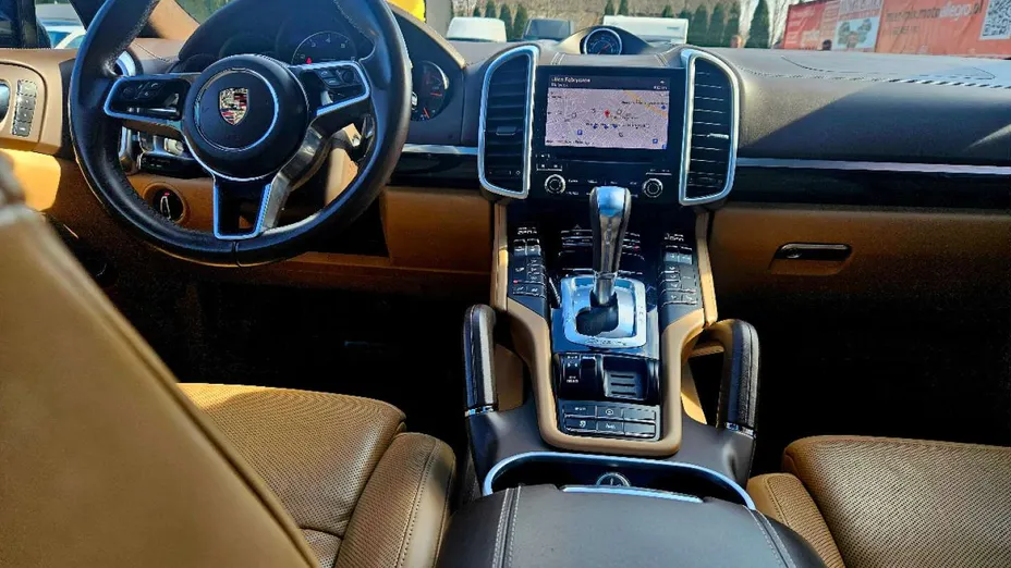 PORSCHE Cayenne -