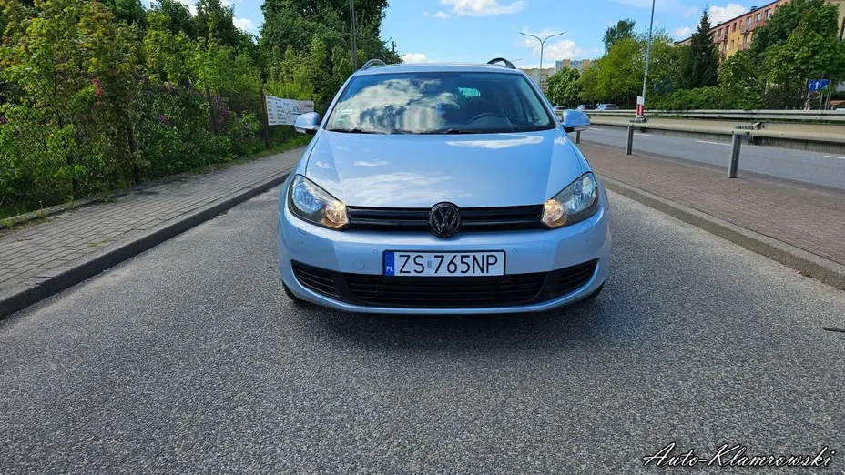 VOLKSWAGEN Golf -