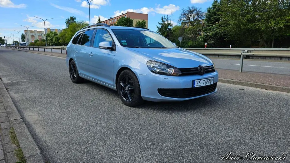 VOLKSWAGEN Golf -