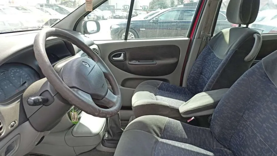RENAULT Scenic -