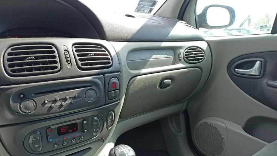 RENAULT Scenic -