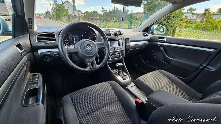 VOLKSWAGEN Golf -