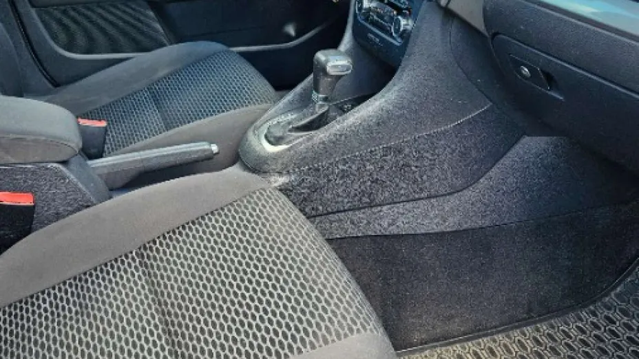 VOLKSWAGEN Golf -