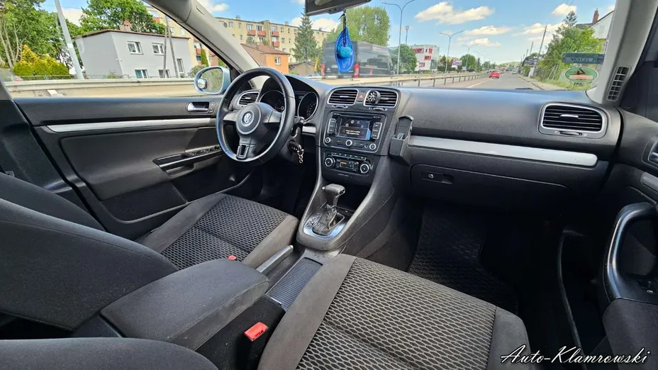 VOLKSWAGEN Golf -