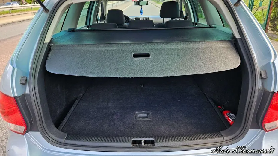 VOLKSWAGEN Golf -