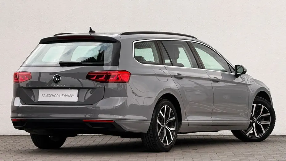 VOLKSWAGEN Passat -