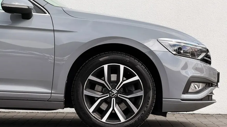 VOLKSWAGEN Passat -