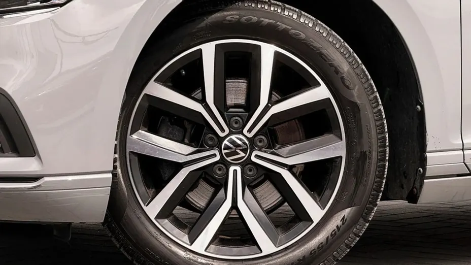 VOLKSWAGEN Passat -