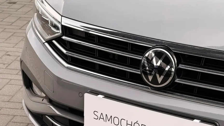 VOLKSWAGEN Passat -