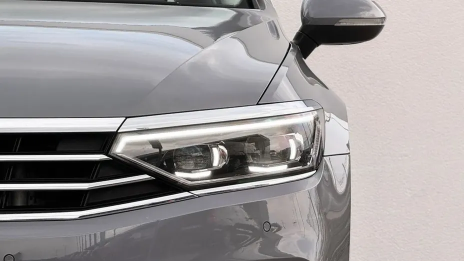 VOLKSWAGEN Passat -
