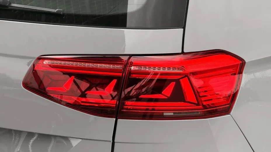 VOLKSWAGEN Passat -