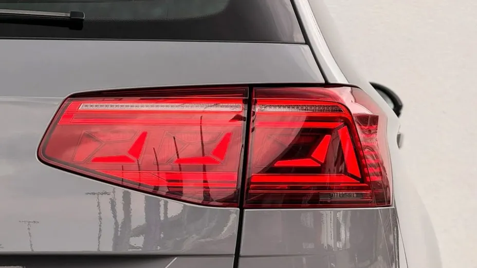 VOLKSWAGEN Passat -