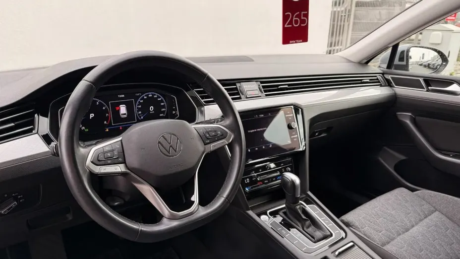VOLKSWAGEN Passat -