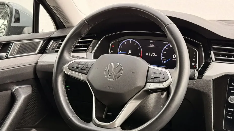 VOLKSWAGEN Passat -