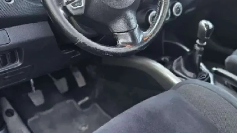 MITSUBISHI Outlander -