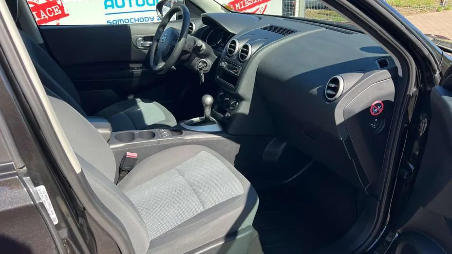 NISSAN Qashqai -