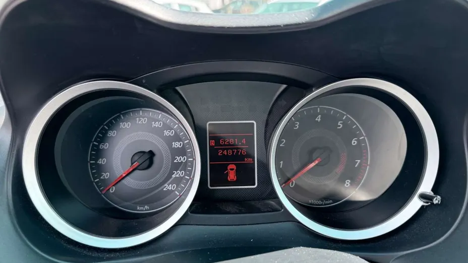 MITSUBISHI Lancer -