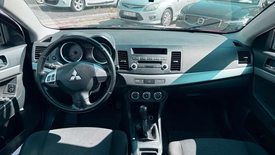 MITSUBISHI Lancer -