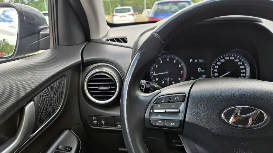 HYUNDAI Kona -