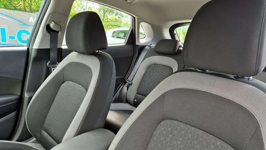 HYUNDAI Kona -