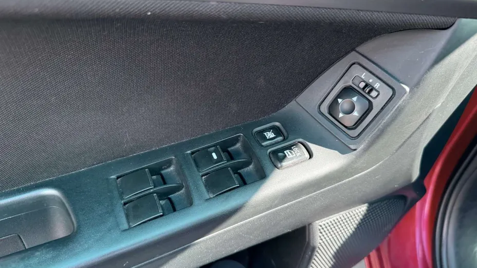 MITSUBISHI Lancer -