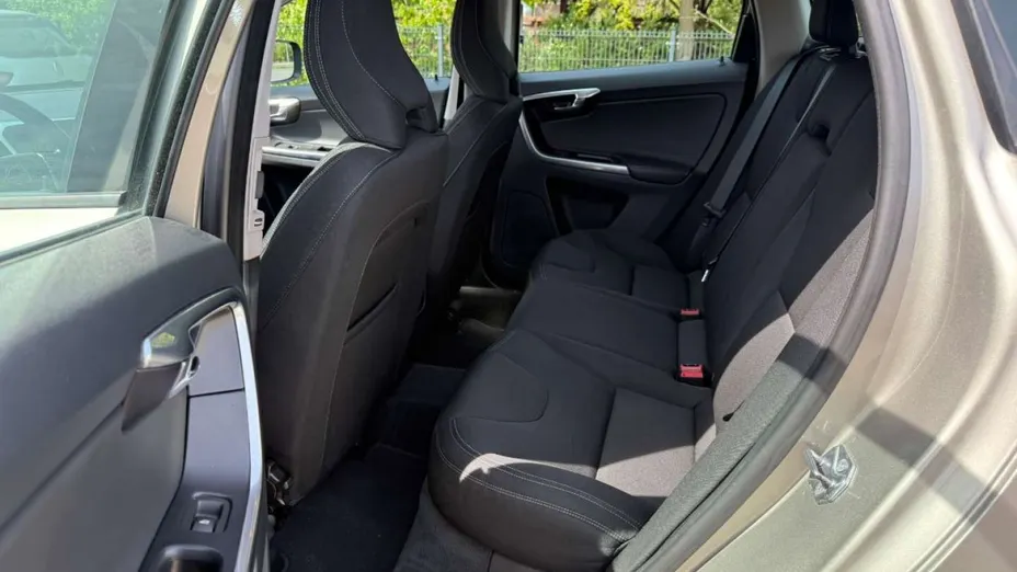 VOLVO XC60 -