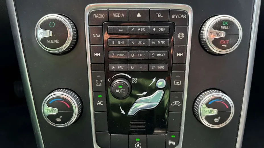VOLVO XC60 -