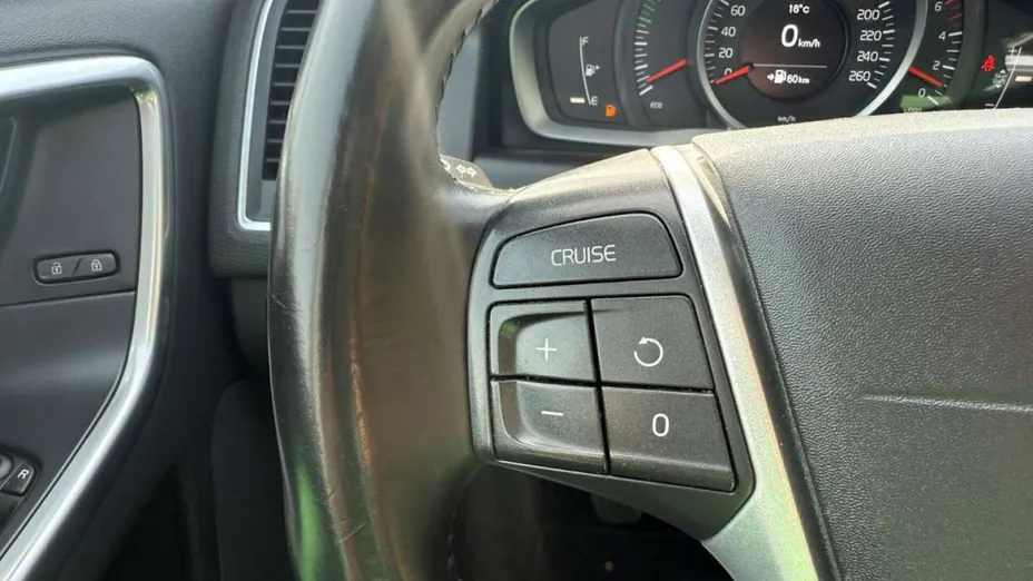 VOLVO XC60 -