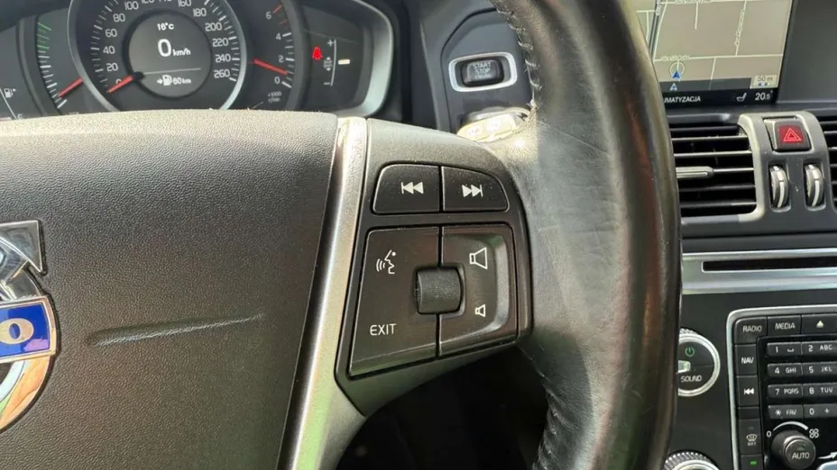 VOLVO XC60 -