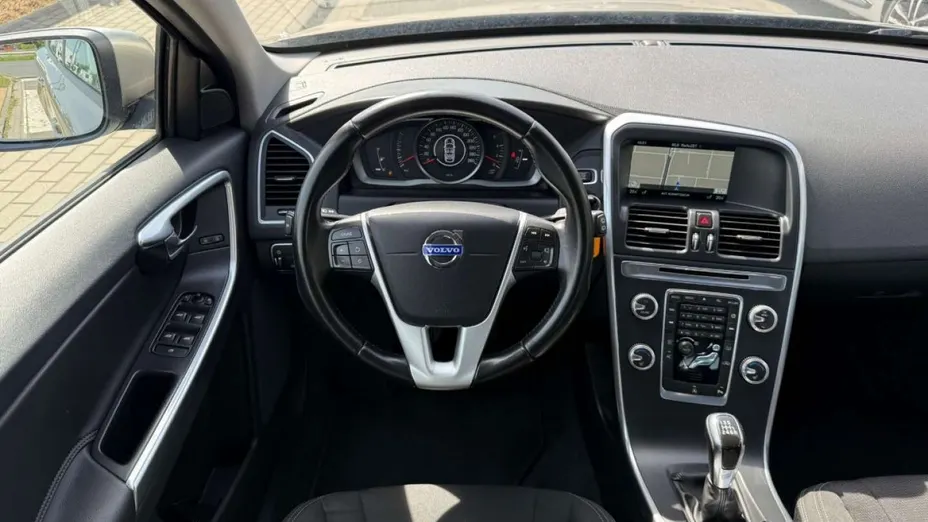 VOLVO XC60 -