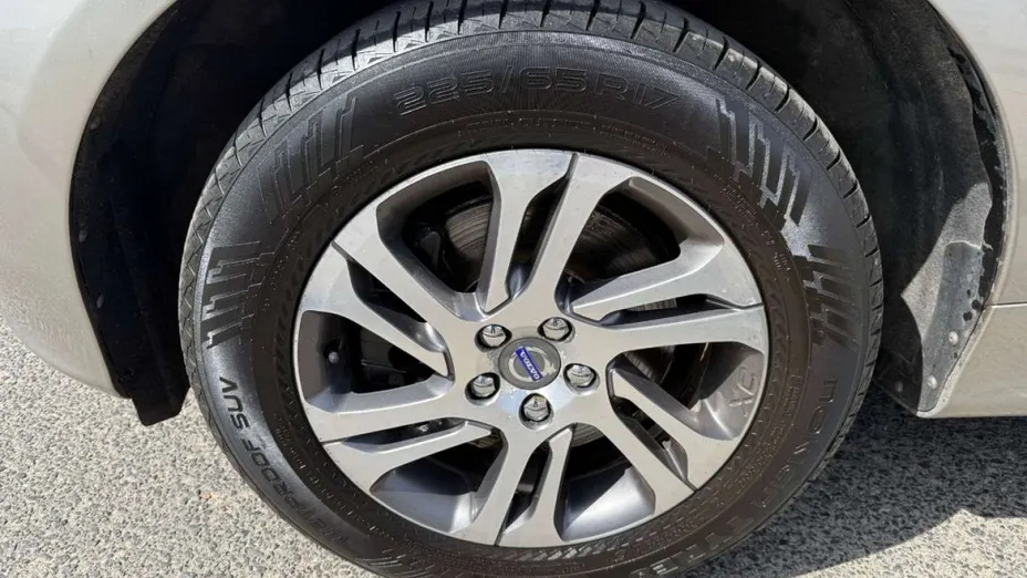 VOLVO XC60 -