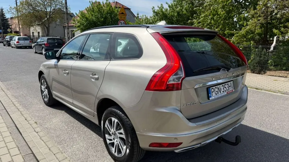 VOLVO XC60 -