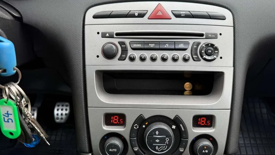 PEUGEOT 308 -