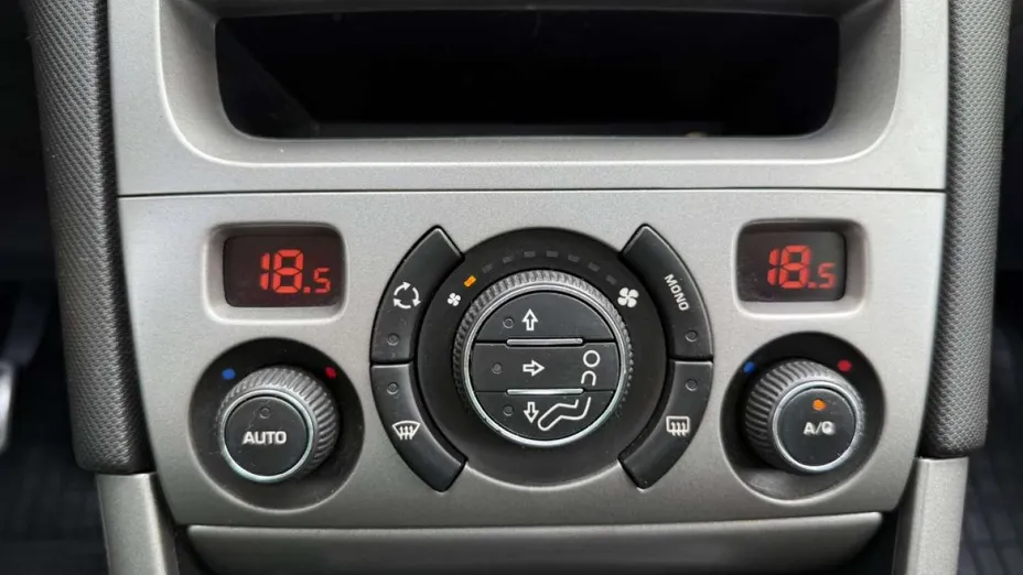 PEUGEOT 308 -