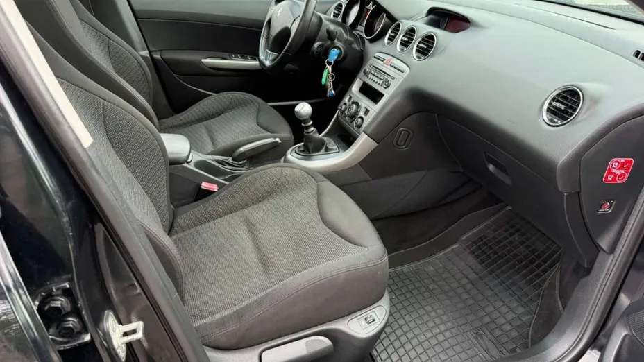 PEUGEOT 308 -