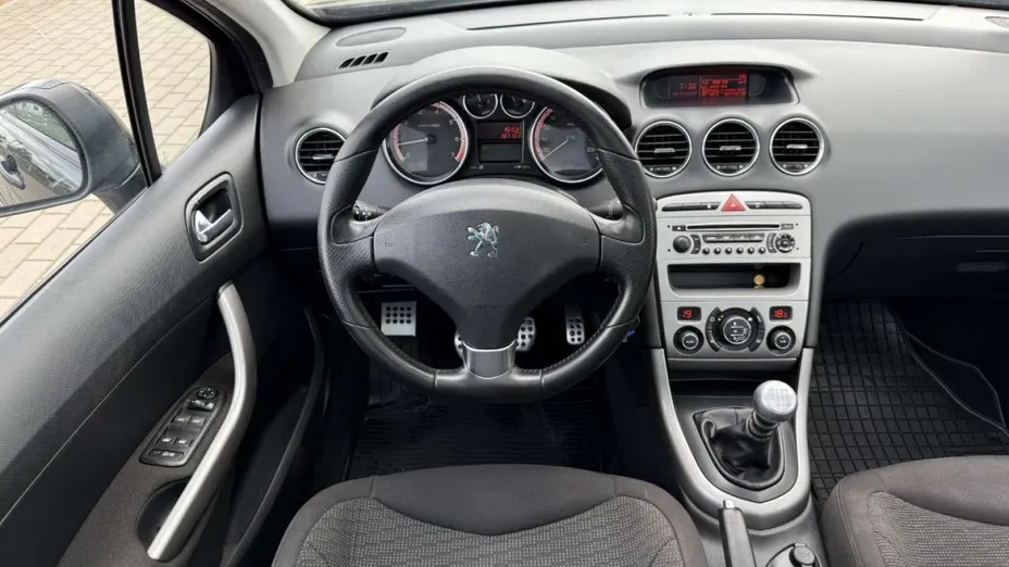 PEUGEOT 308 -