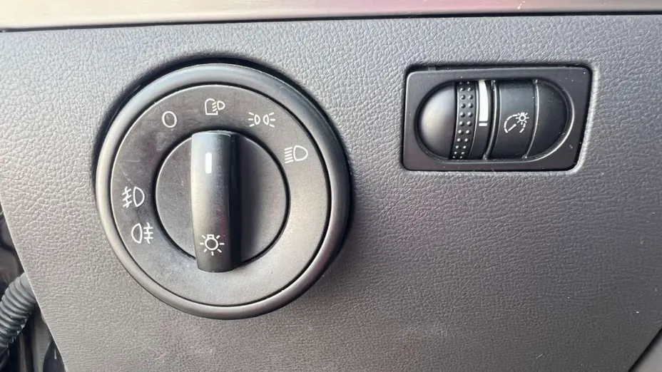 VOLKSWAGEN Touareg -