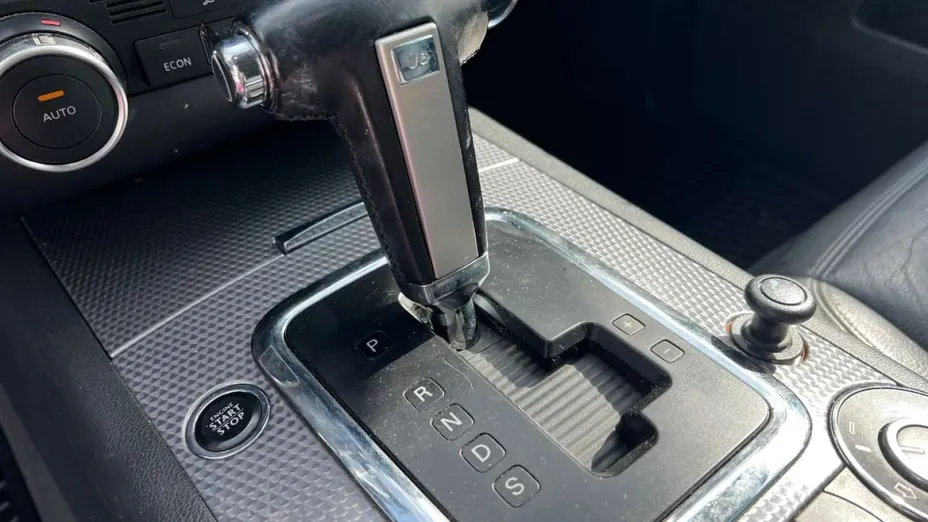 VOLKSWAGEN Touareg -