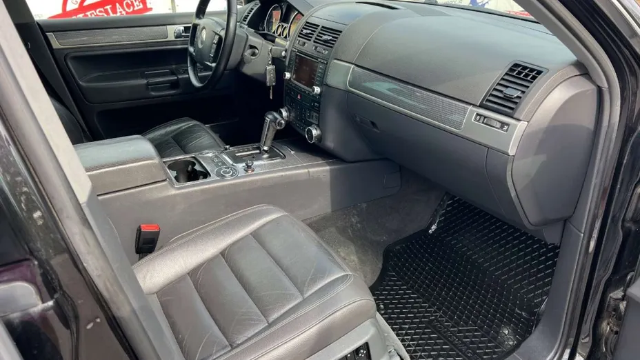 VOLKSWAGEN Touareg -