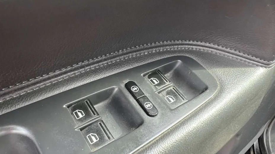 VOLKSWAGEN Touareg -